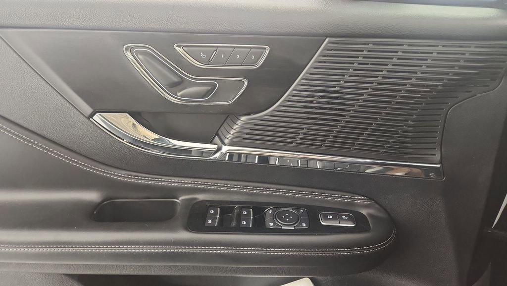 Used 2022 Lincoln Corsair AWD w/ Equipment Group 101A image 15