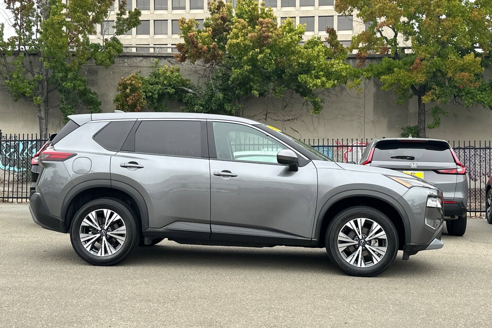 Used 2023 Nissan Rogue SV AWD/4WD image 4