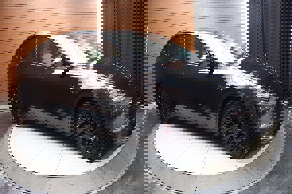 Used 2022 Tesla Model Y Performance image 34