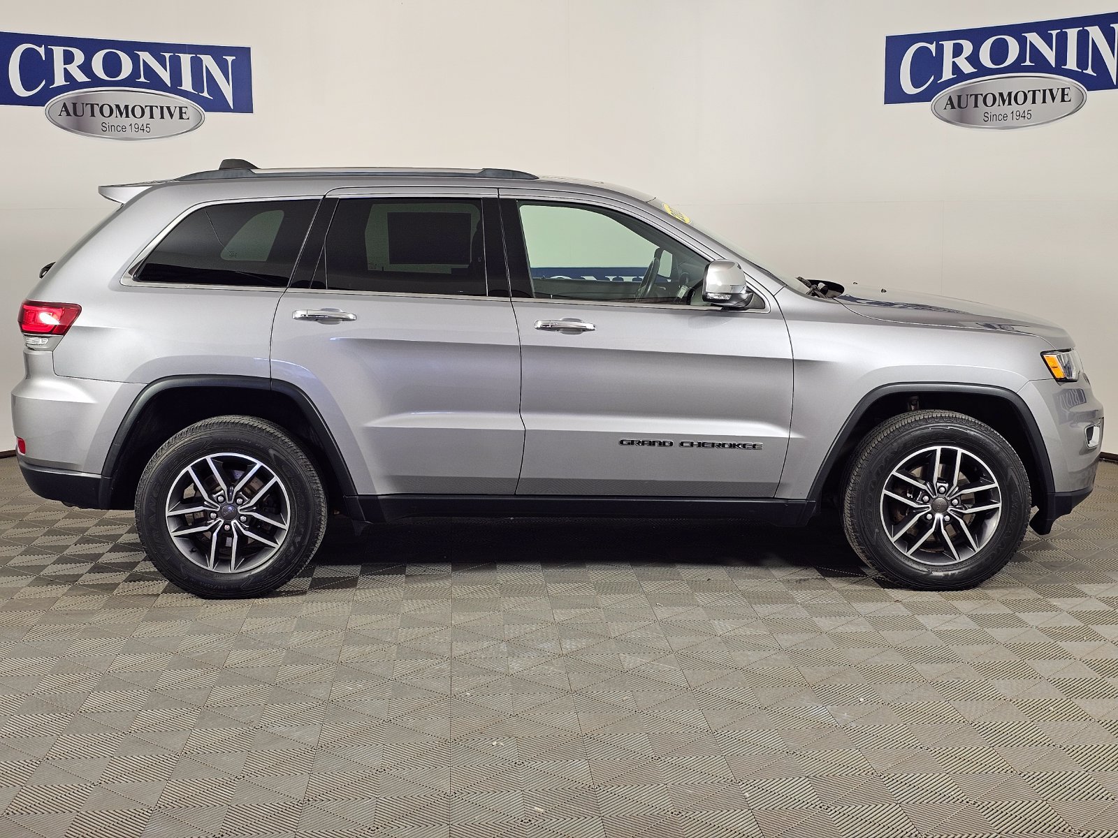 Used 2020 Jeep Grand Cherokee Limited AWD/4WD image 37