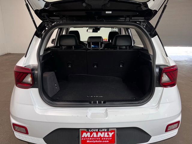 Used 2022 Hyundai Venue Limited FWD image 16