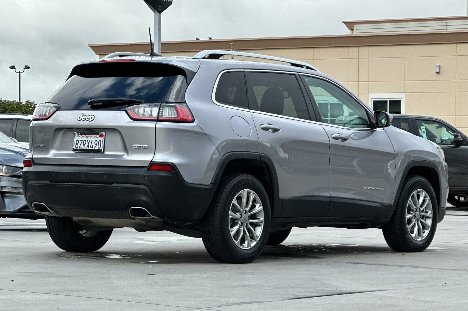 Used 2021 Jeep Cherokee Latitude Lux AWD/4WD image 6
