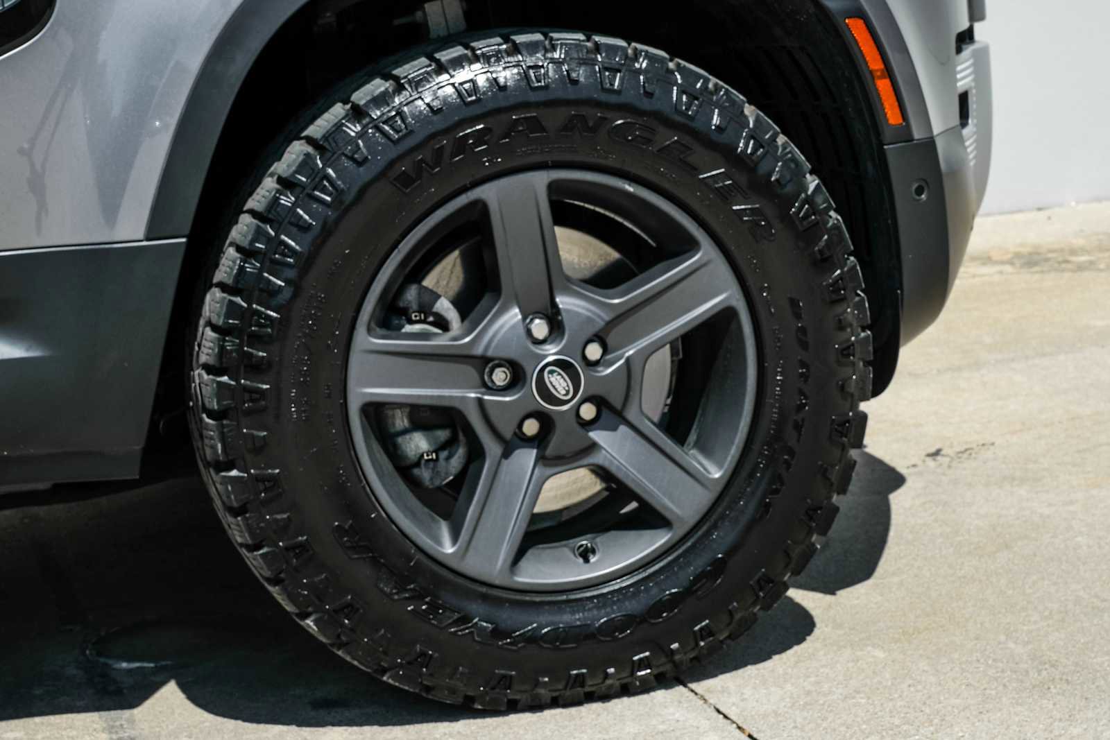 Used 2022 Land Rover Defender 90 image 51