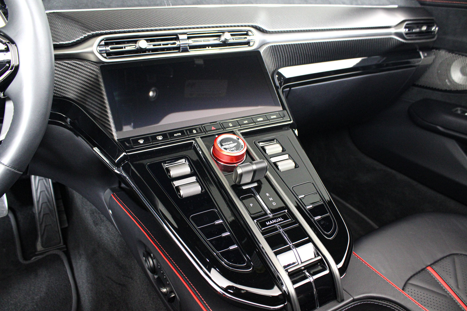 Used 2026 Aston Martin V8 Vantage S RWD image 48