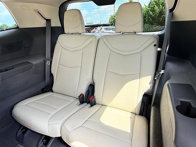 Used 2022 Cadillac XT6 Premium Luxury w/ Technology Package FWD image 17