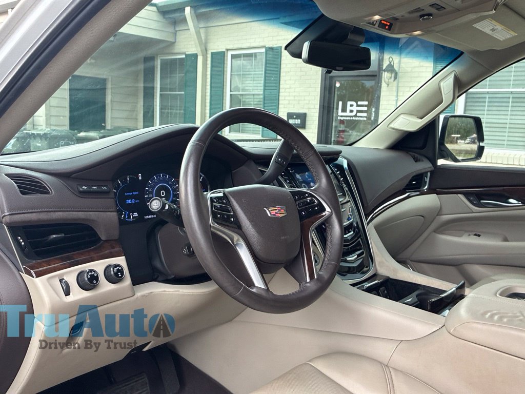 Used 2017 Cadillac Escalade Premium Luxury w/ LPO, Radiant Package AWD/4WD image 27