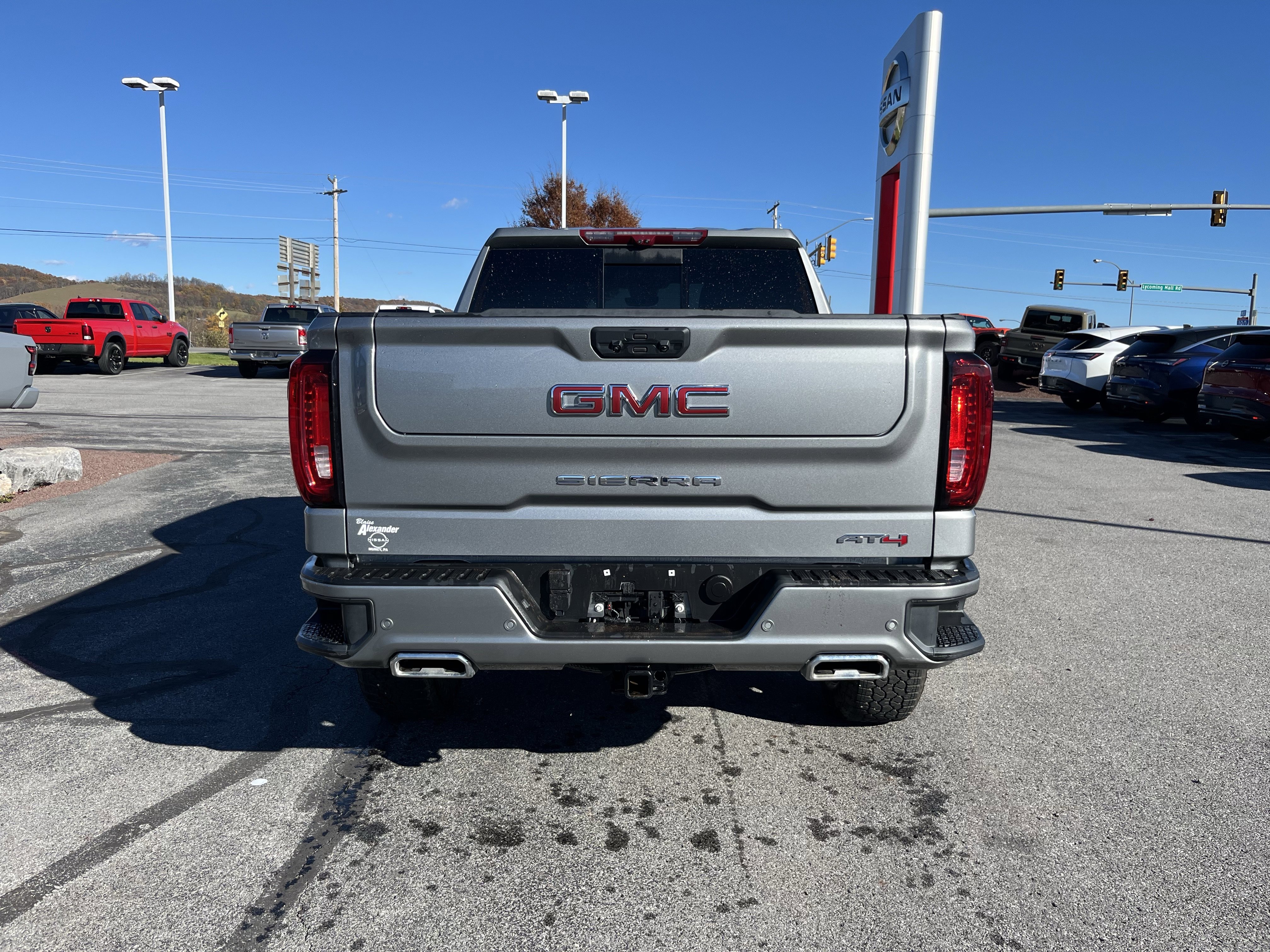 Used 2024 GMC Sierra 1500 AT4 w/ Technology Package image 4
