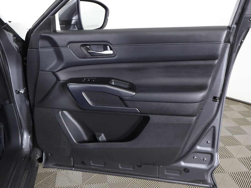 Used 2023 Nissan Pathfinder SL w/ SL Premium Package image 29