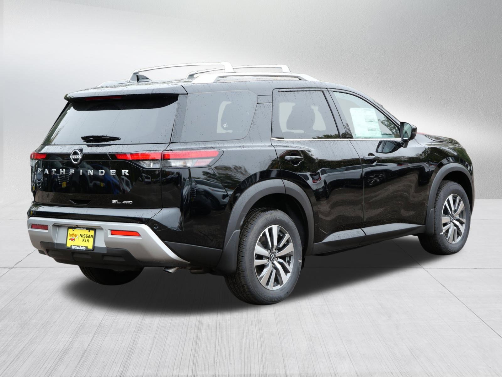 New 2025 Nissan Pathfinder SL image 2