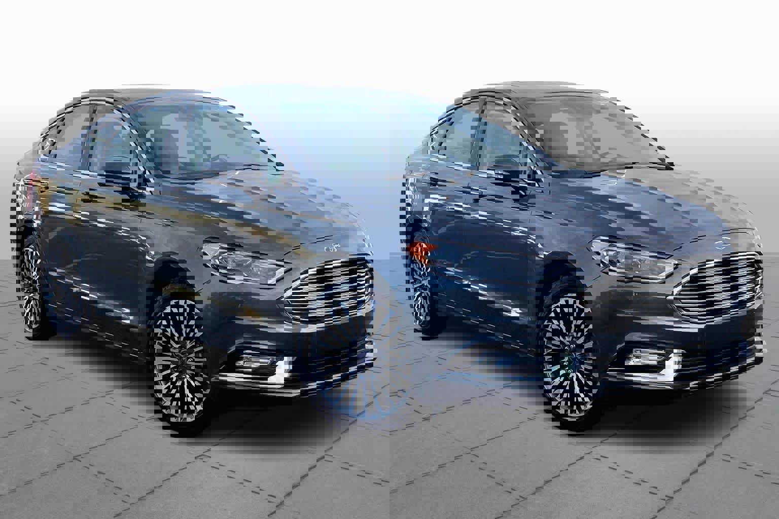 Used 2018 Ford Fusion Titanium image 3