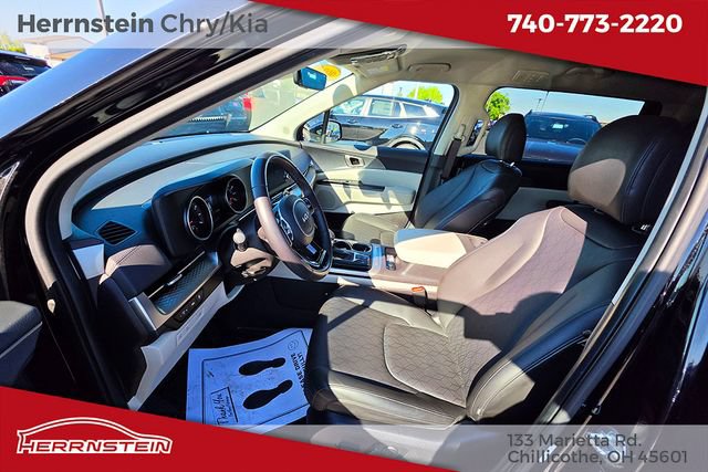 Used 2024 Kia Carnival LX FWD image 14