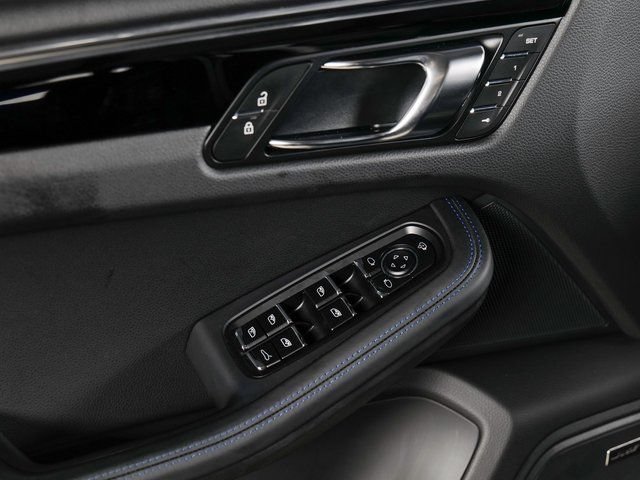 Certified 2026 Porsche Macan AWD/4WD image 30