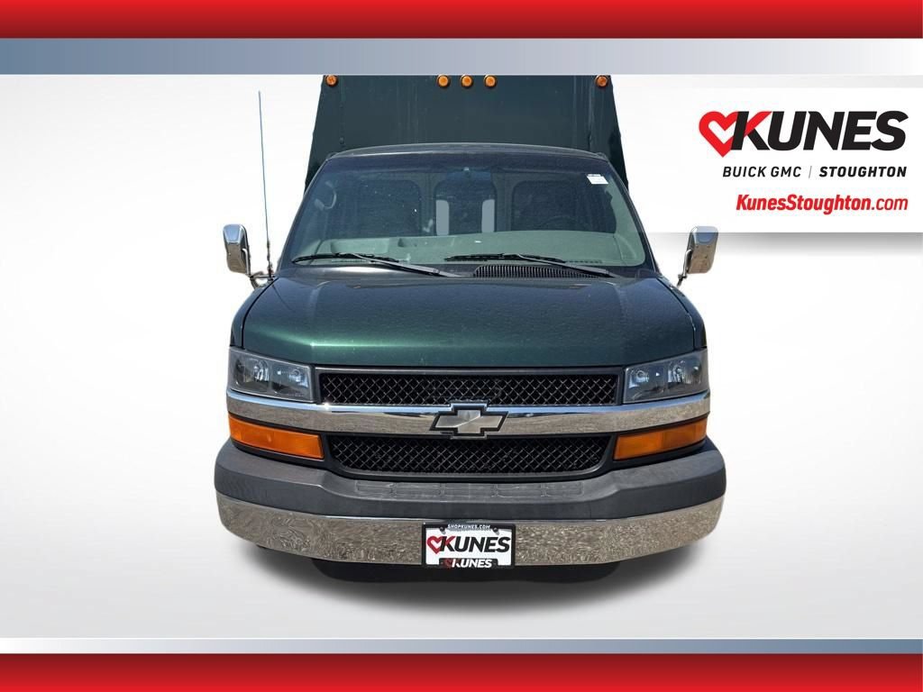 Used 2004 Chevrolet Express 3500 w/ Chrome Appearance Package RWD image 3