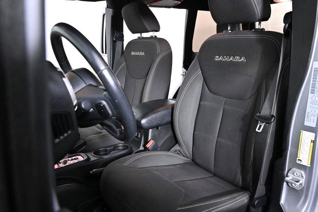 Used 2016 Jeep Wrangler Unlimited Sahara image 30