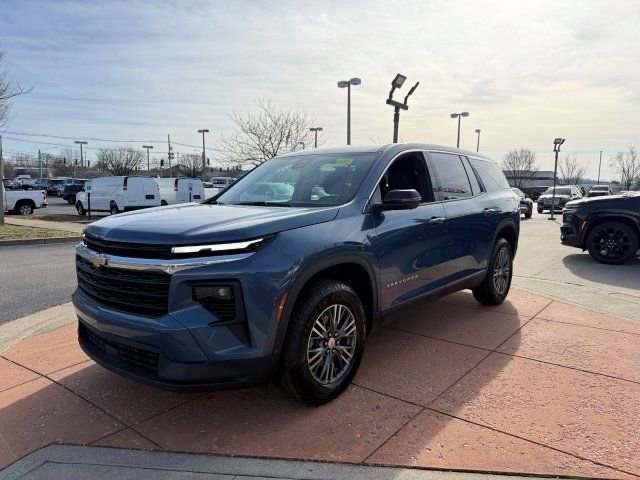 Used 2024 Chevrolet Traverse LS image 3