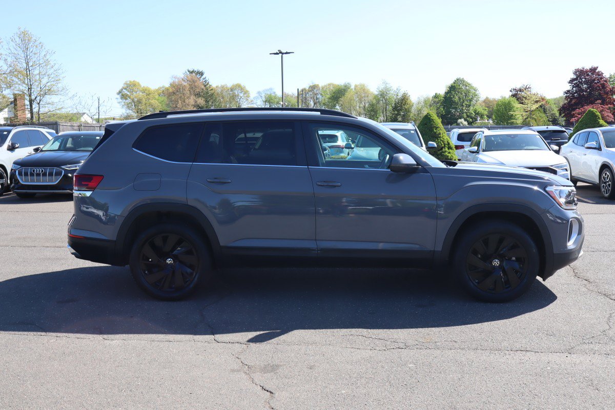 Used 2025 Volkswagen Atlas SE w/ Panoramic Sunroof Package AWD/4WD image 4