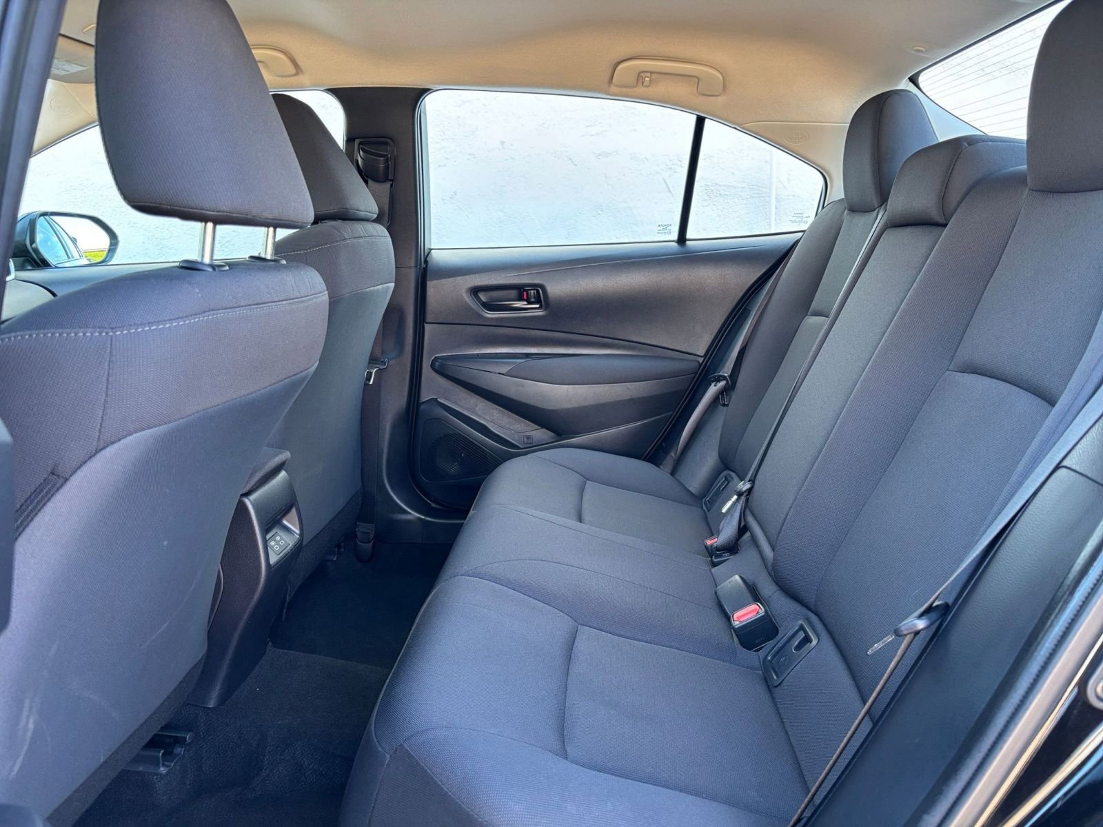 Used 2025 Toyota Corolla LE image 23