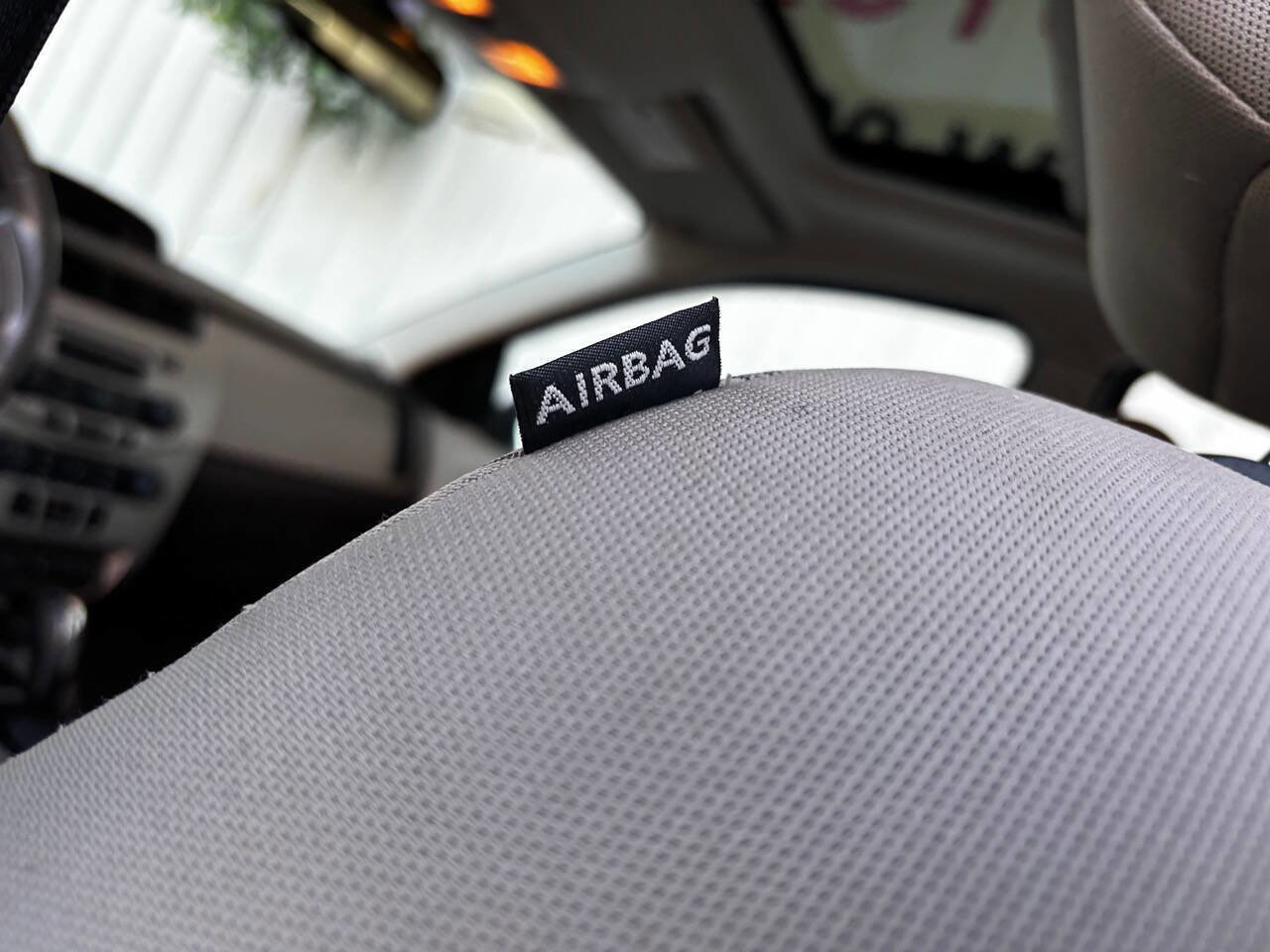 Used 2010 Ford Focus SE image 25