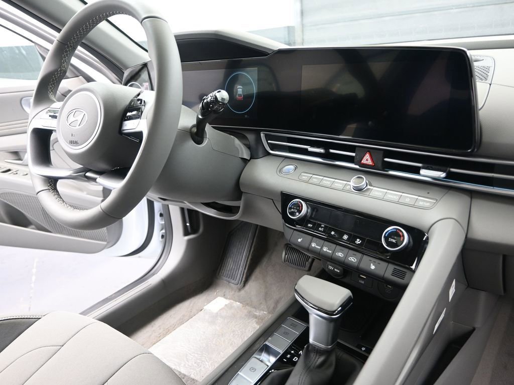 Certified 2025 Hyundai Elantra SEL image 13