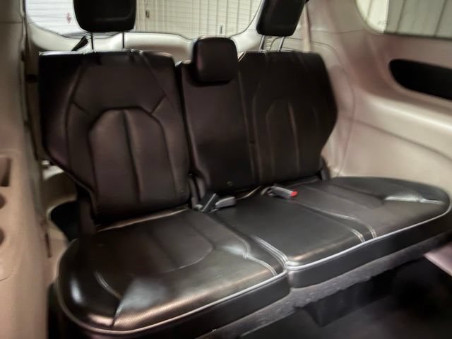 Used 2017 Chrysler Pacifica Limited FWD image 27