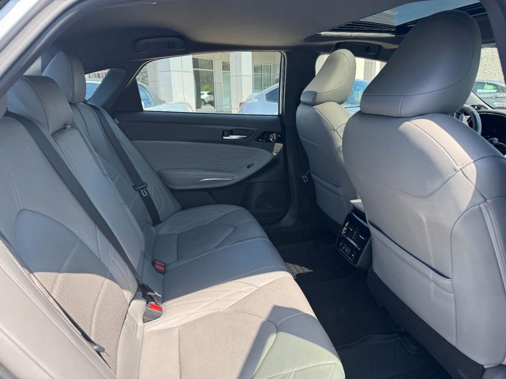 Used 2019 Toyota Avalon Limited w/ Protection Package image 10