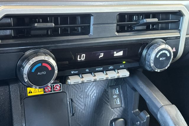 Used 2024 Toyota Tacoma SR5 w/ SR5 Upgrade Package AWD/4WD image 19