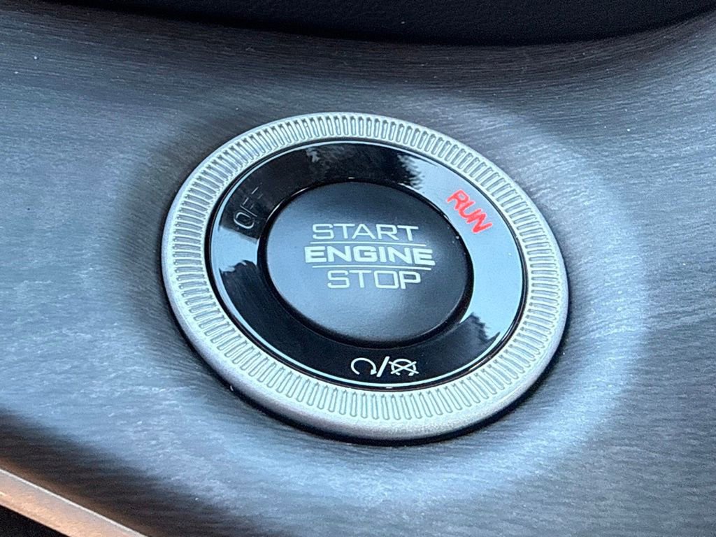 Certified 2025 Jeep Grand Cherokee Limited image 18