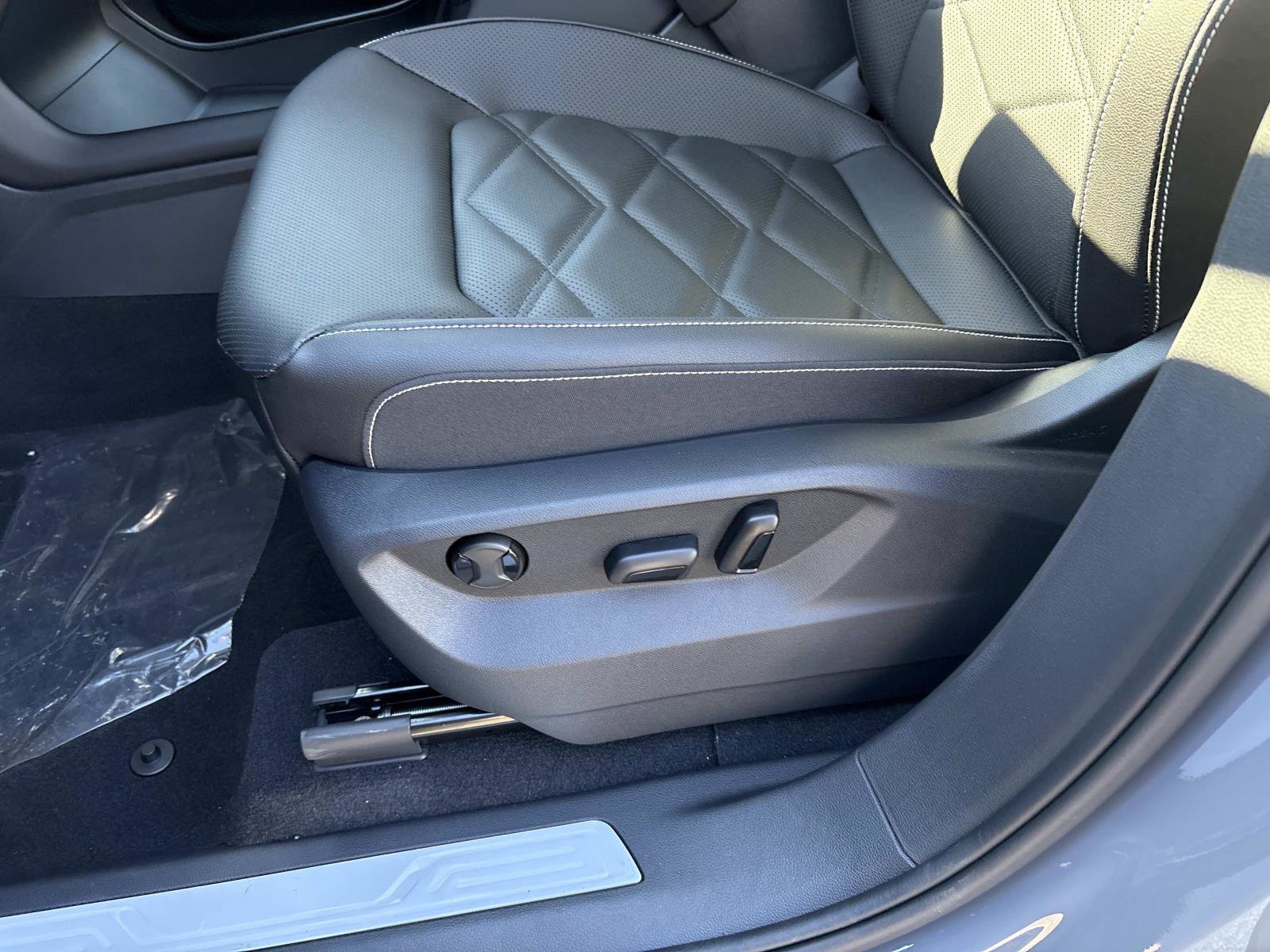 New 2026 Volkswagen Atlas SE image 17