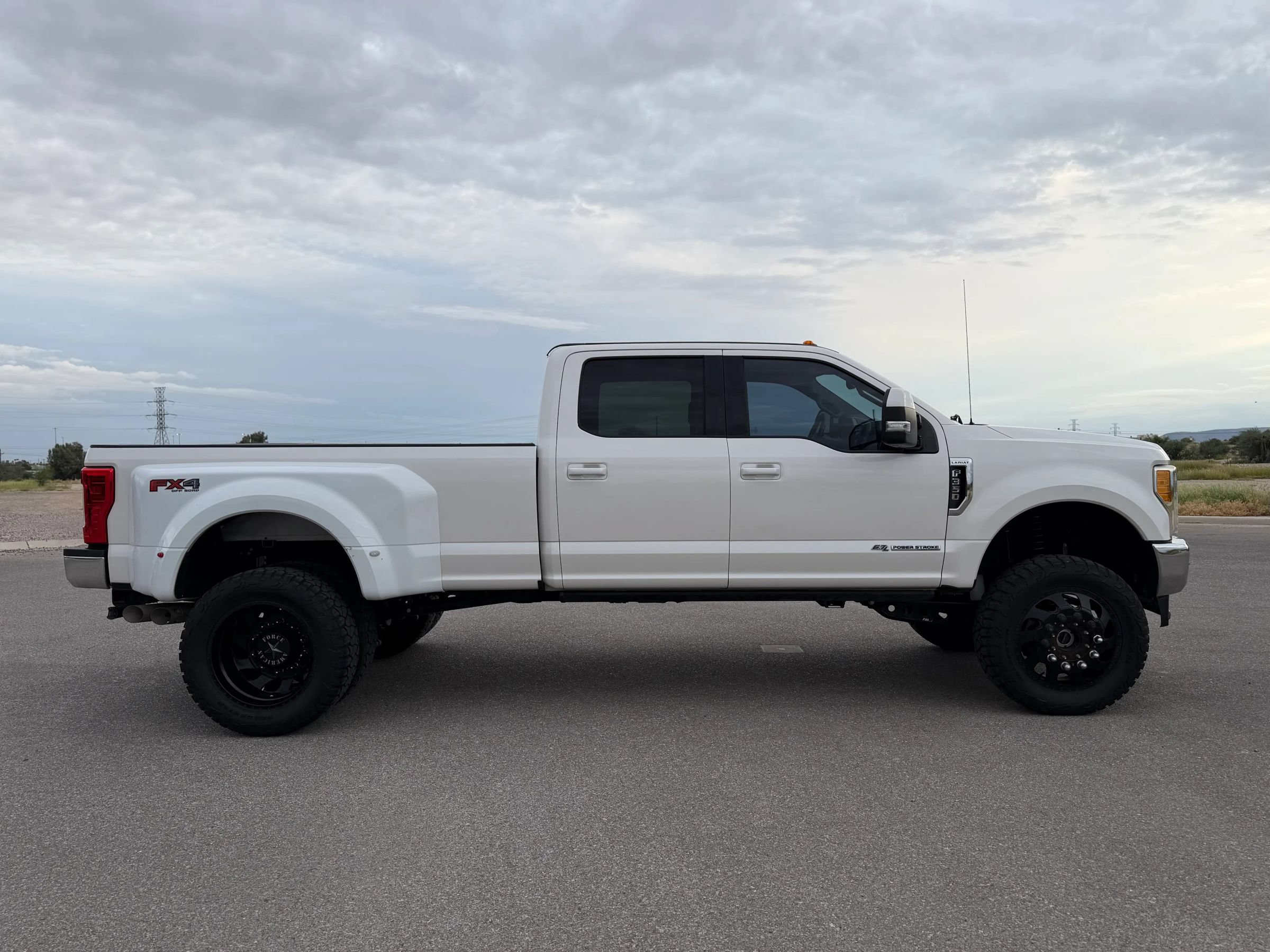 Used 2017 Ford F350 Lariat AWD/4WD image 5