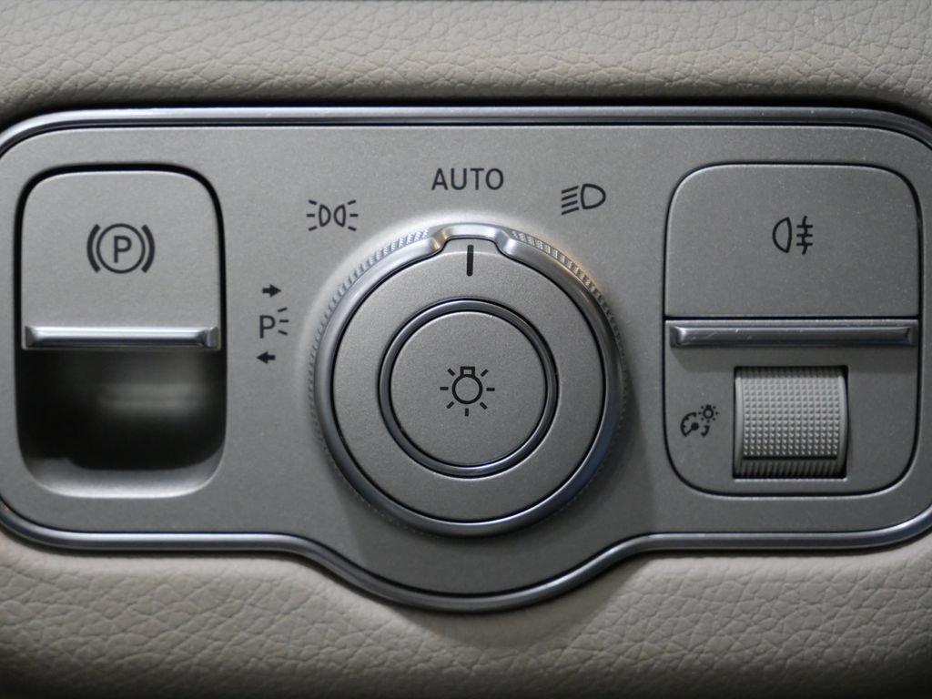 Used 2022 Mercedes-Benz GLS 450 4MATIC image 16