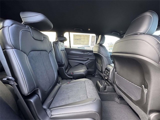 New 2025 Jeep Grand Cherokee L Laredo image 16