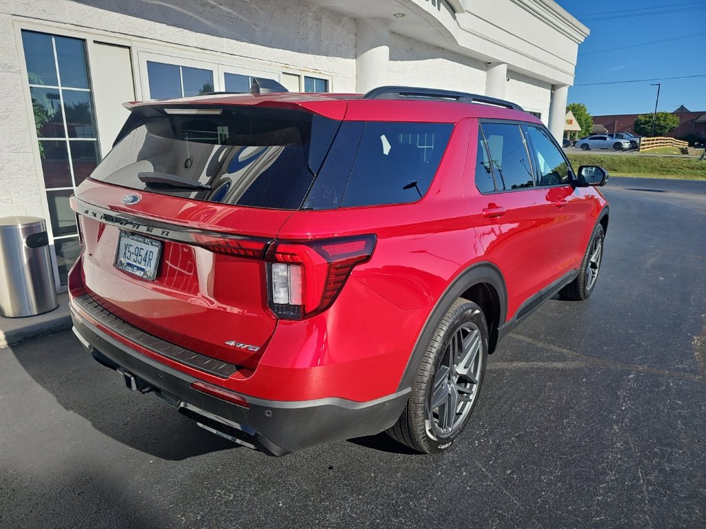 Used 2025 Ford Explorer ST-Line w/ ST-Line Street Pack AWD/4WD image 4