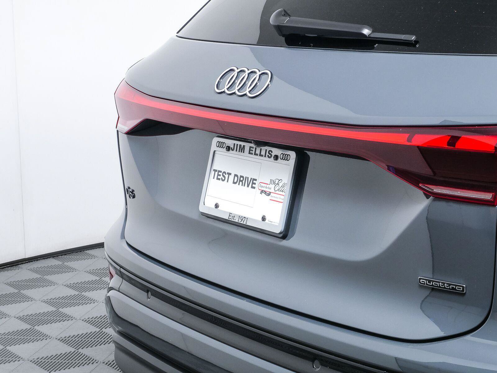 Used 2025 Audi Q6 e-tron Premium Plus w/ Premium Plus AWD/4WD image 37