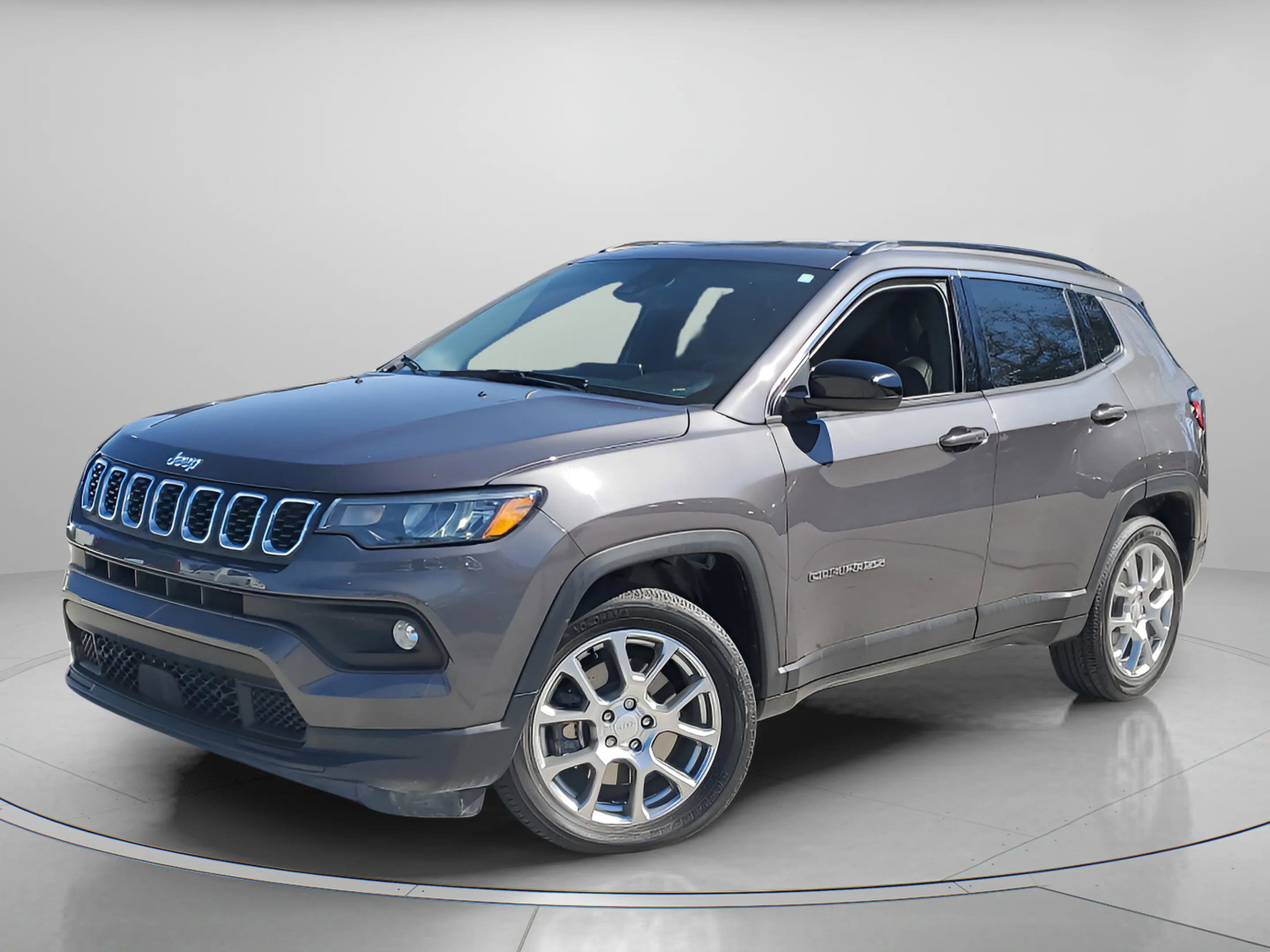 Certified 2024 Jeep Compass Latitude image 2