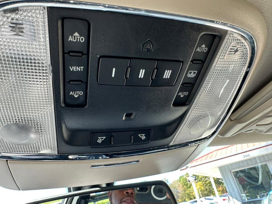 Used 2017 Chrysler 300 Limited w/ Value Package image 27