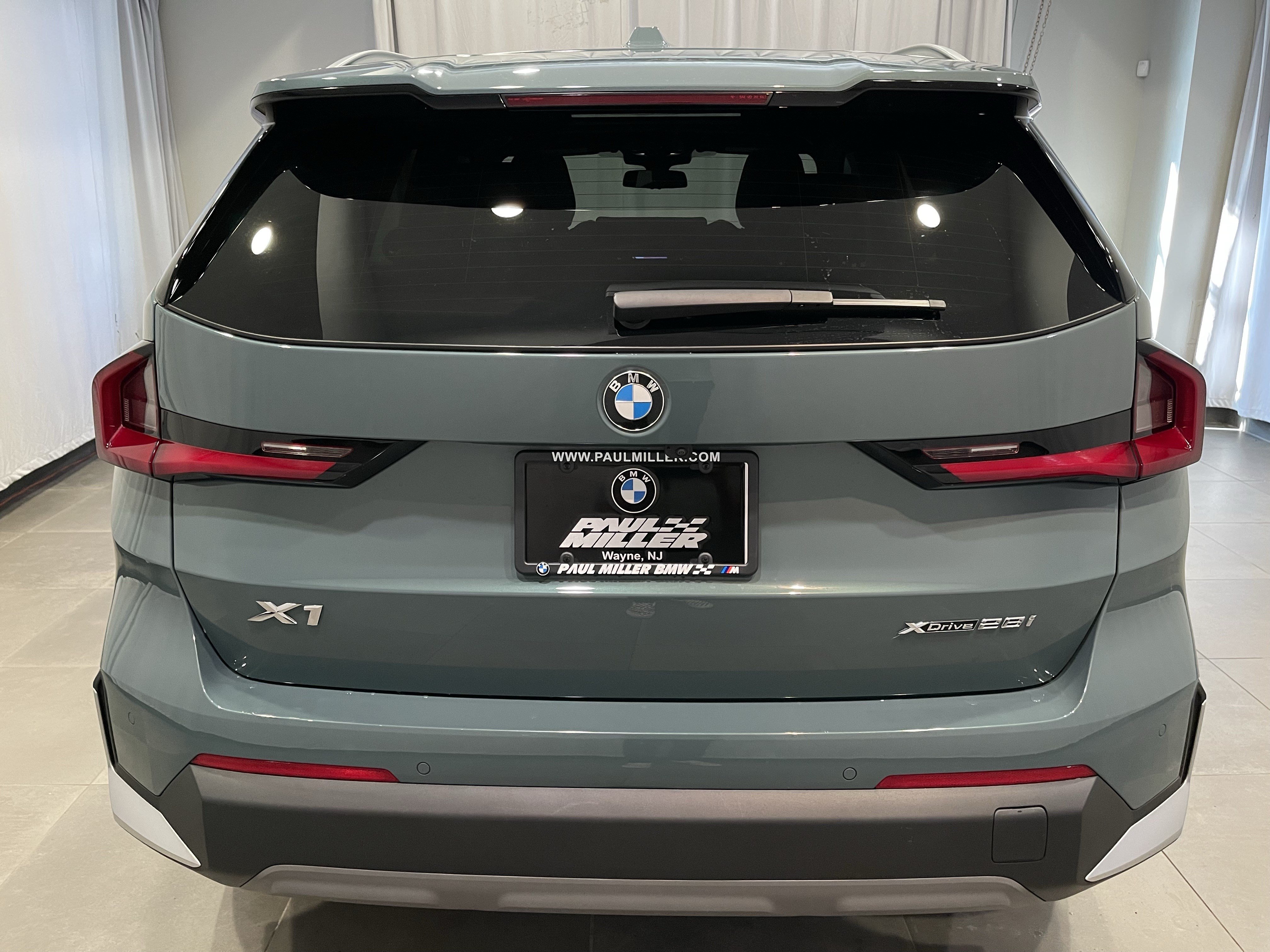 Used 2023 BMW X1 xDrive28i w/ Premium Package AWD/4WD image 5