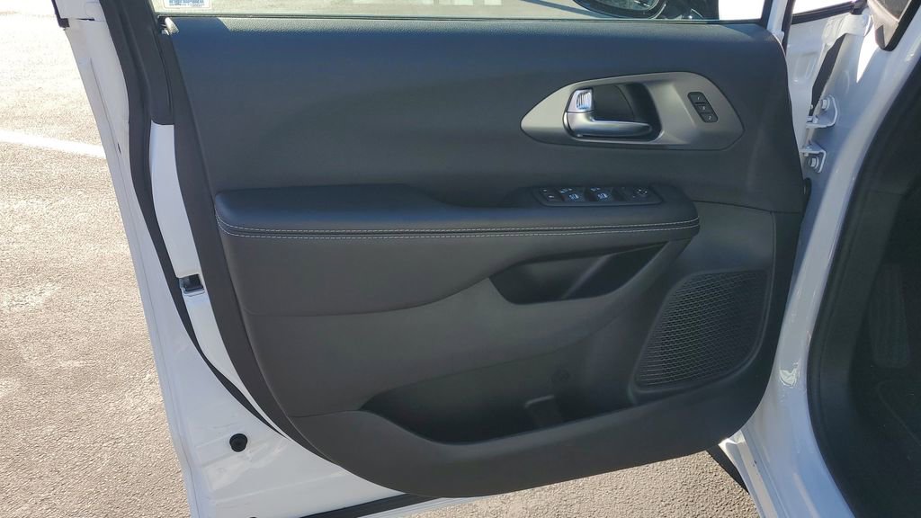 New 2026 Chrysler Pacifica Select image 18