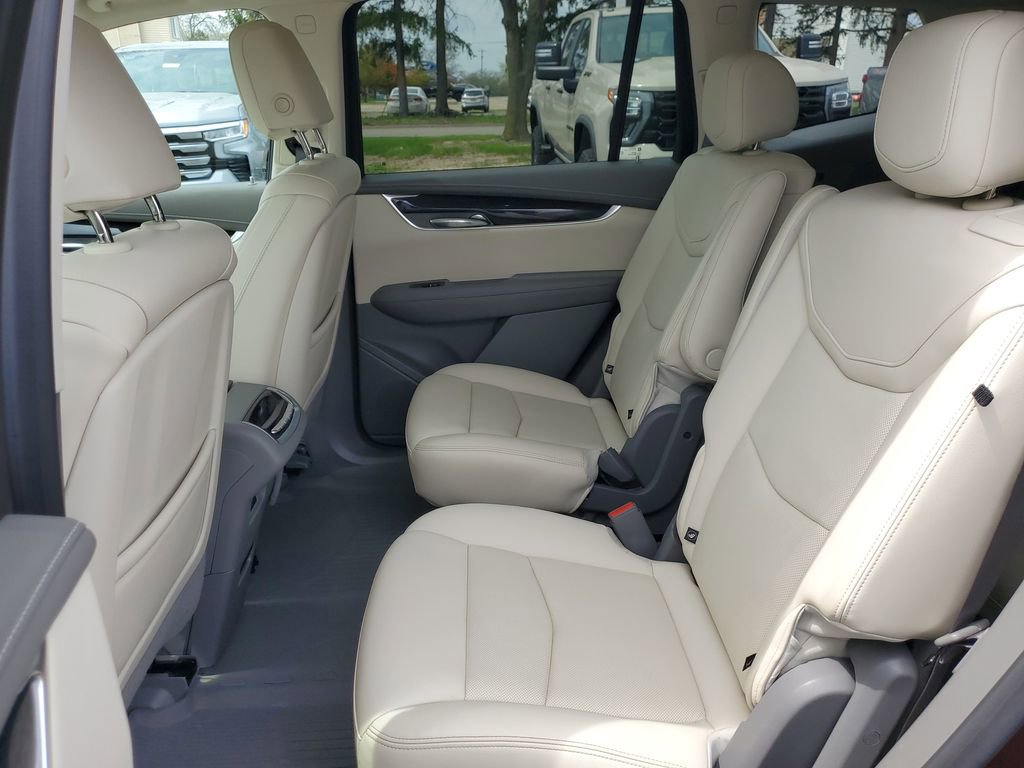 Used 2022 Cadillac XT6 Premium Luxury w/ LPO, Floor Liner Package AWD/4WD image 33