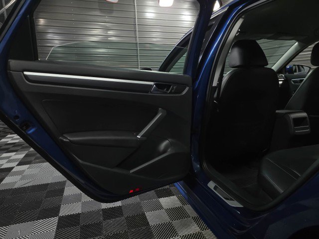 Used 2017 Volkswagen Passat 1.8T R-Line image 32