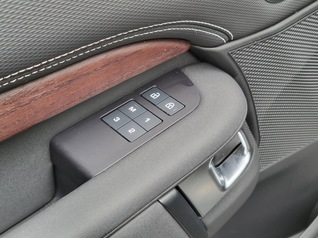 Used 2024 Land Rover Discovery Dynamic SE image 28