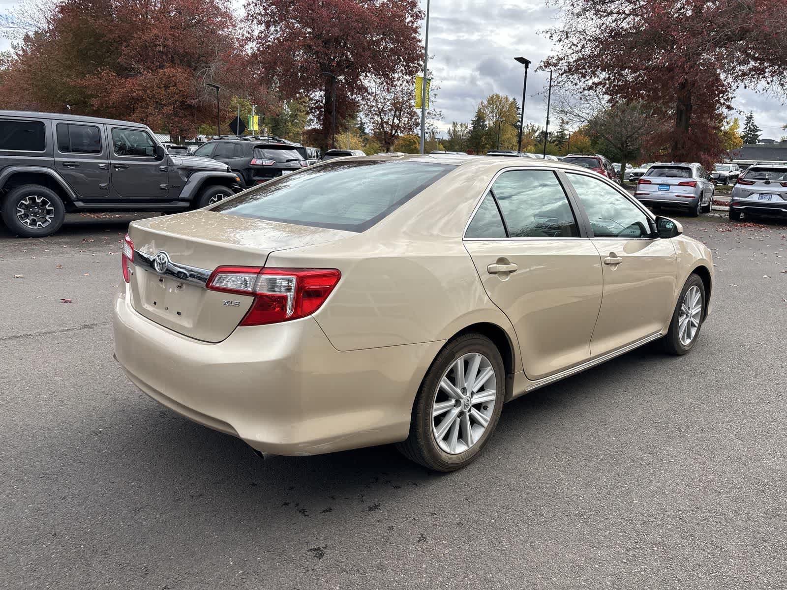 Used 2012 Toyota Camry XLE w/ Leather Pkg FWD image 4