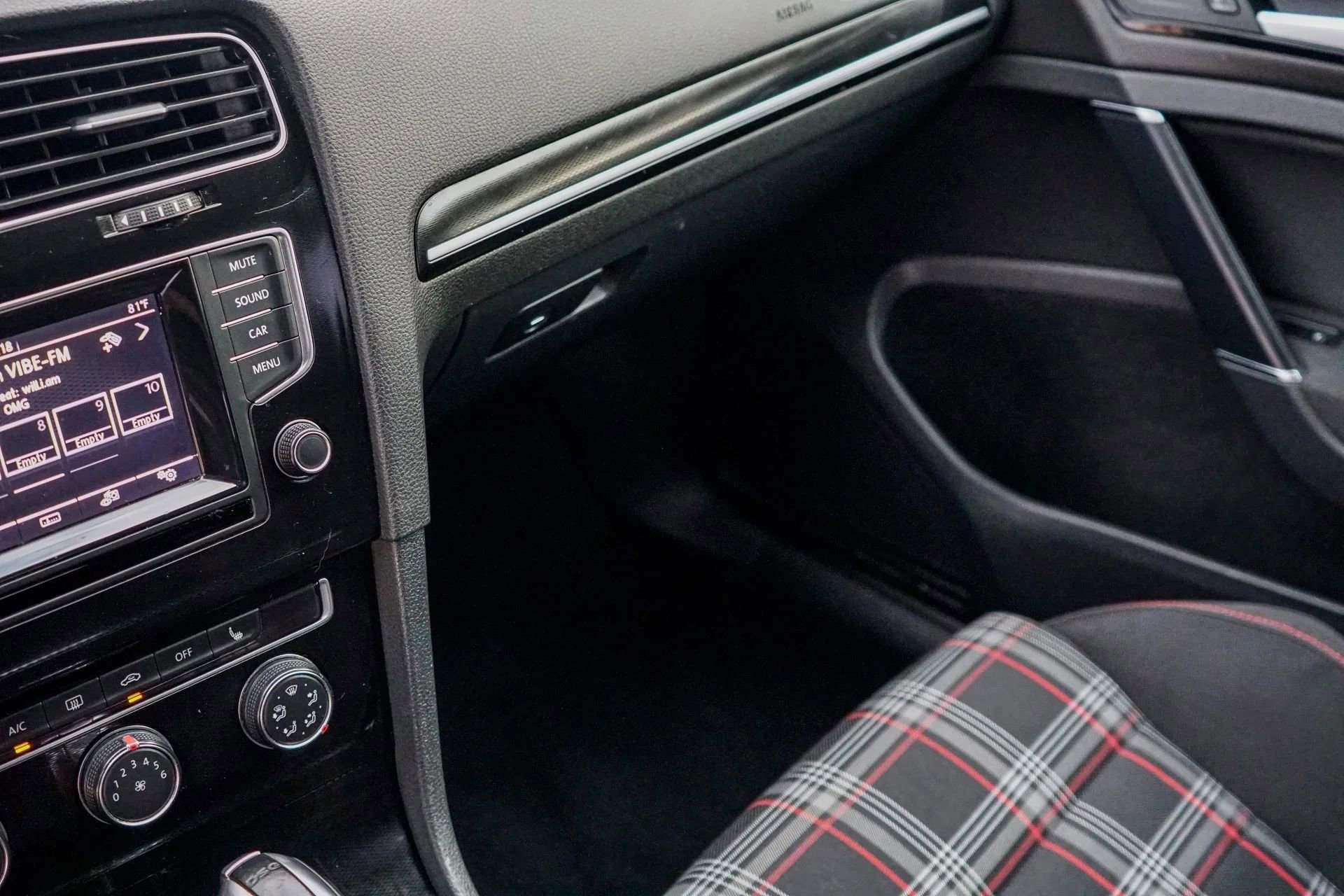 Used 2015 Volkswagen Golf 4-Door image 28