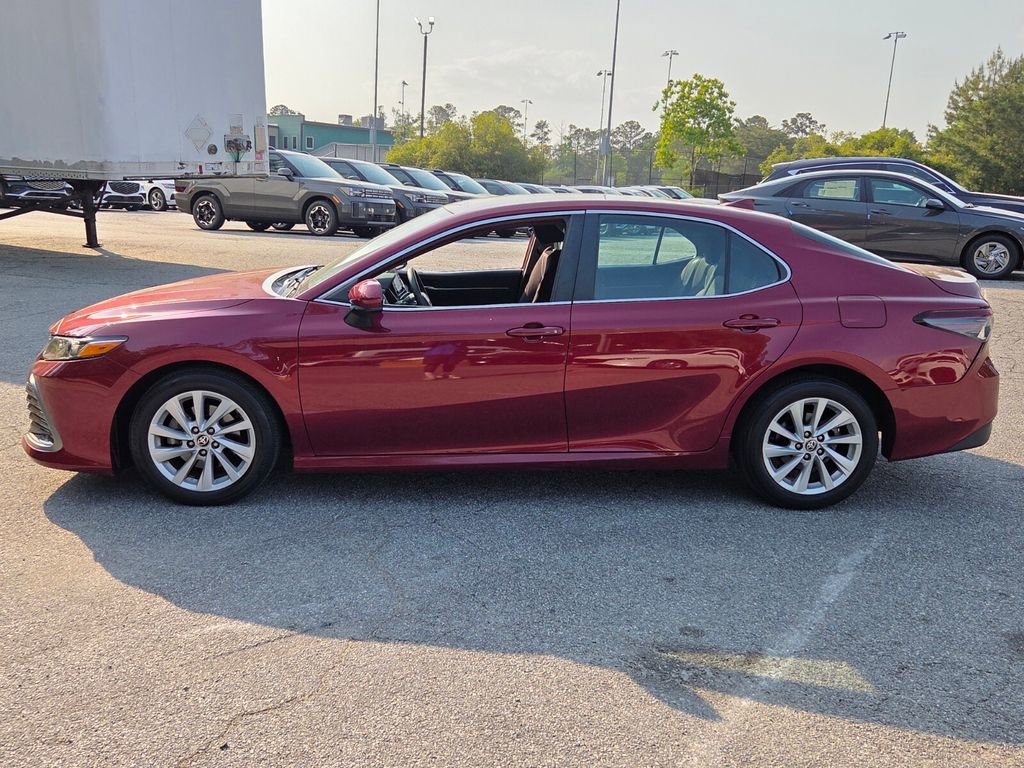 Used 2022 Toyota Camry LE FWD image 4