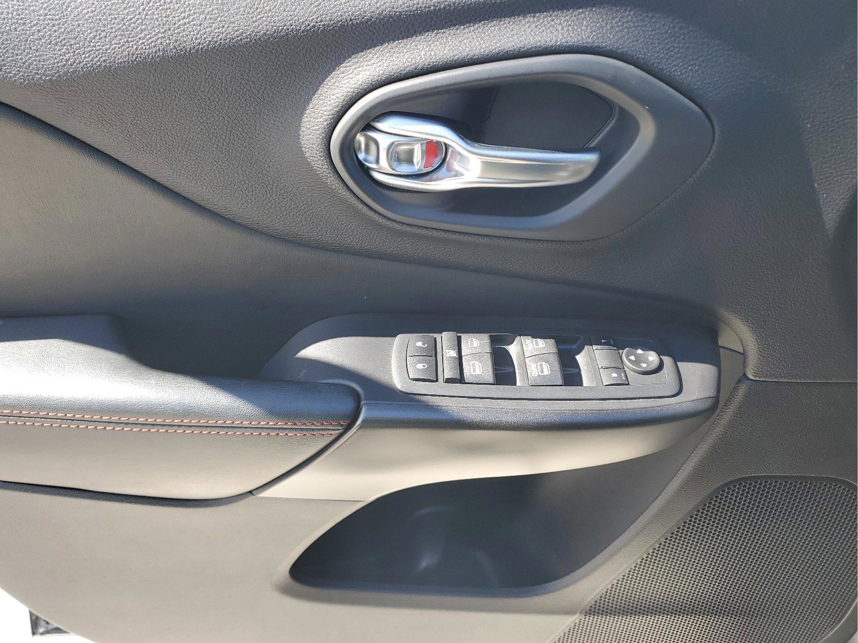 Used 2020 Jeep Cherokee Trailhawk w/ Cold Weather Group image 18