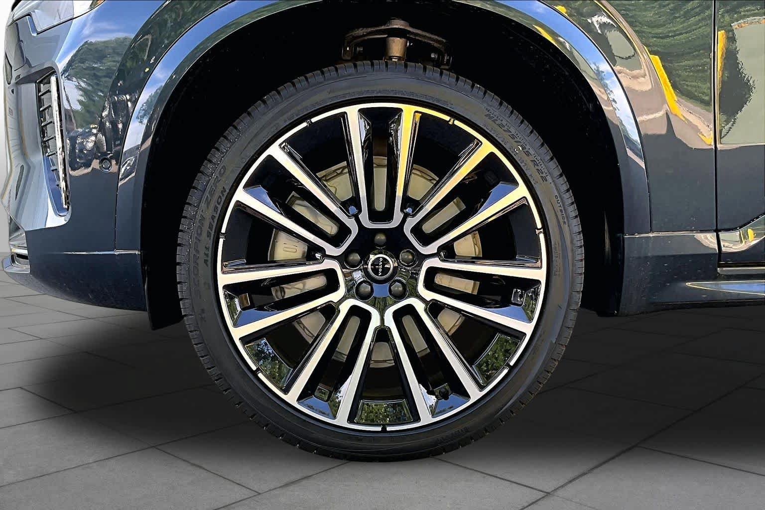 New 2026 Volvo XC90 B6 Plus w/ Protection Package Premier AWD/4WD image 16