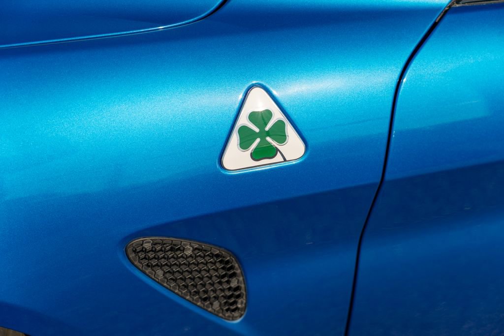 Used 2023 Alfa Romeo Giulia Quadrifoglio image 4