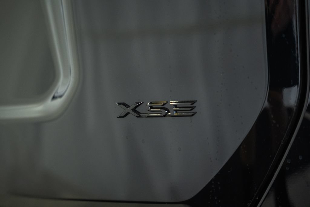 New 2026 Toyota RAV4 XSE AWD/4WD image 8