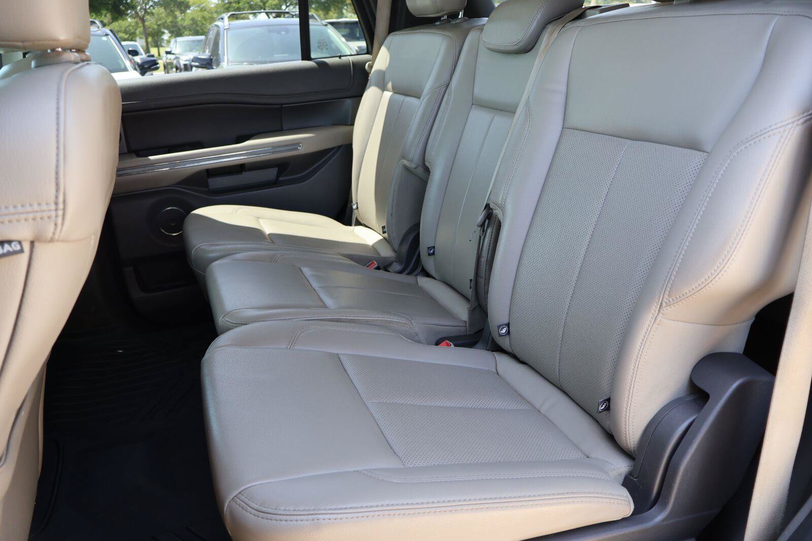 Used 2019 Ford Expedition XLT w/ Equipment Group 202A RWD image 14