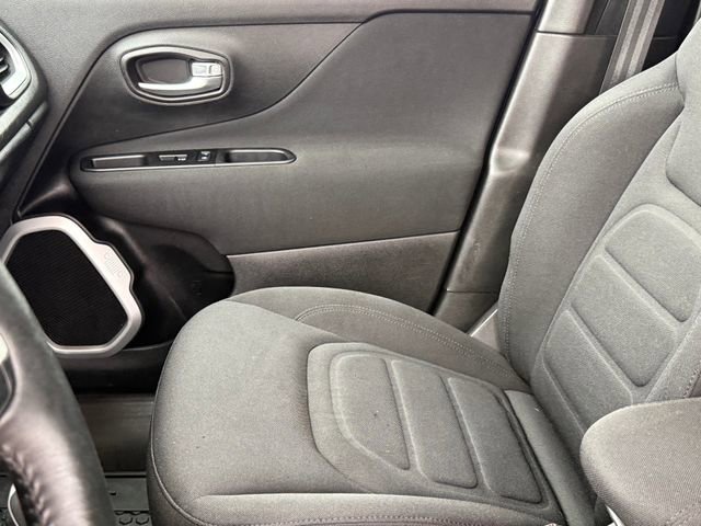 Used 2020 Jeep Renegade Latitude w/ Cold Weather Group AWD/4WD image 12