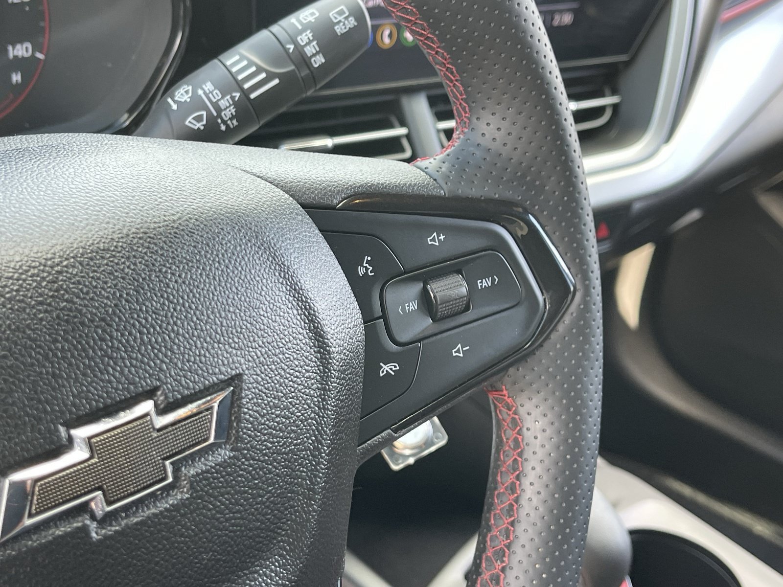 Used 2024 Chevrolet Trax RS w/ Driver Confidence Package FWD image 26